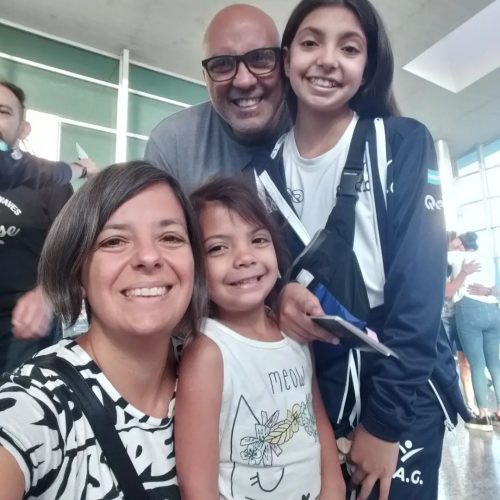 ¡Oli ya está en Colombia!, tras una cruzada solidaria la niña gimnasta pudo llegar al Sudamericano